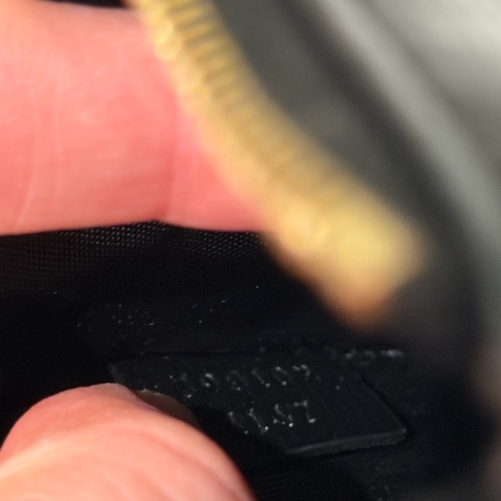 GUCCI Zip key case with script - Picture 11 of 15